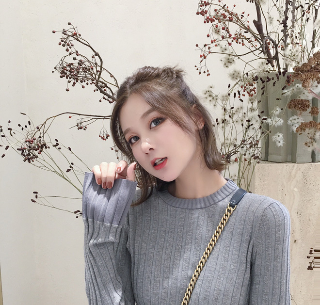 Những màn thiên nga hóa vịt xấu xí chỉ bởi vì quên mở ứng dụng làm đẹp của các hot girl Trung Quốc Những màn thiên nga hóa vịt xấu xí chỉ bởi vì quên mở ứng dụng làm đẹp của các hot girl Trung Quốc